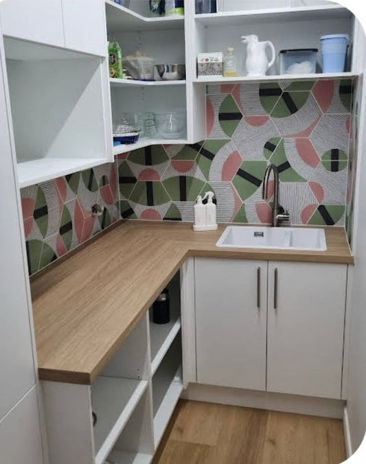 A Brisbane Kitchen Splashback in Spring Fusion Hexagons — KaleidoCraft Series