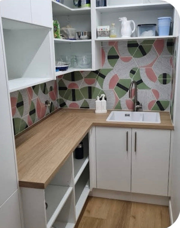 A Brisbane Kitchen Splashback in Spring Fusion Hexagons — KaleidoCraft Series